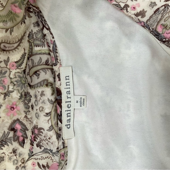 Women’s Dress - Picture 4 of 6